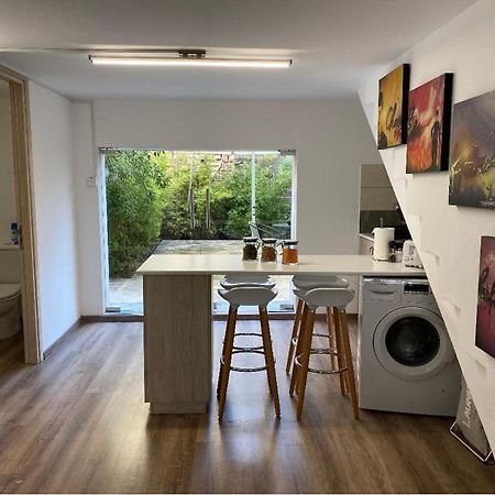 Modern City Center Appartment Saripolou Limassol Bagian luar foto