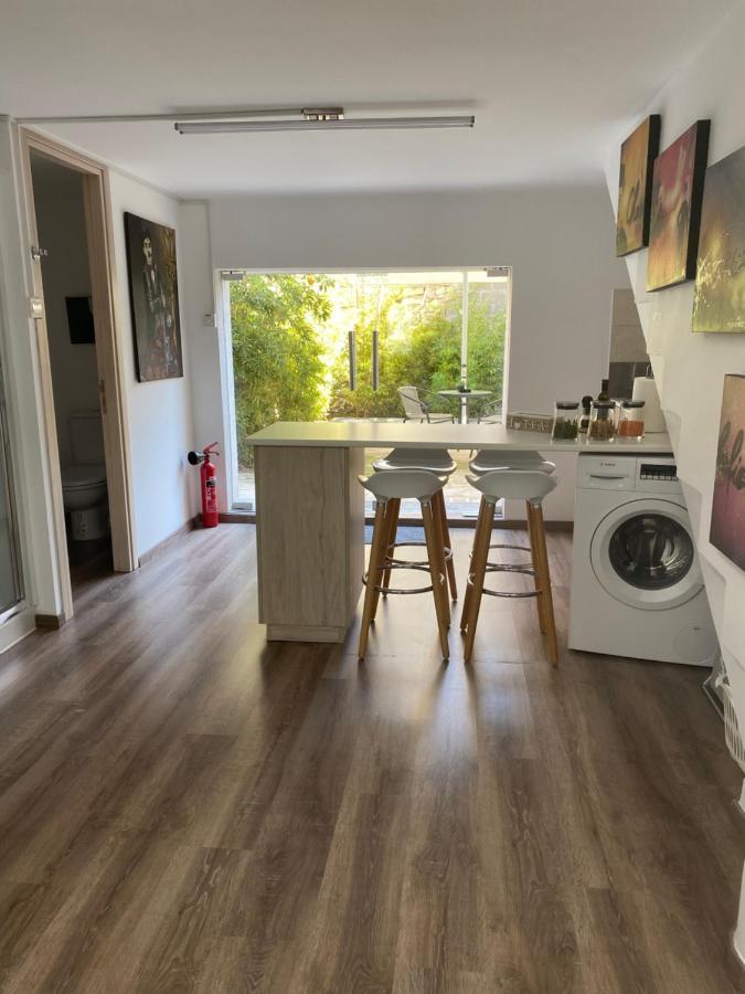 Modern City Center Appartment Saripolou Limassol Bagian luar foto