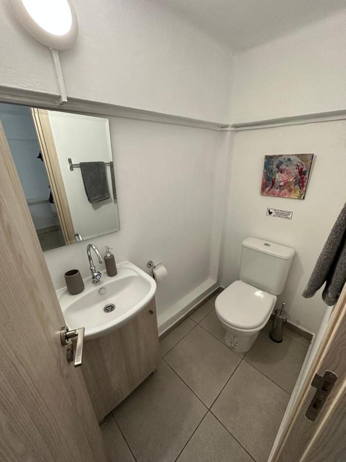 Modern City Center Appartment Saripolou Limassol Bagian luar foto